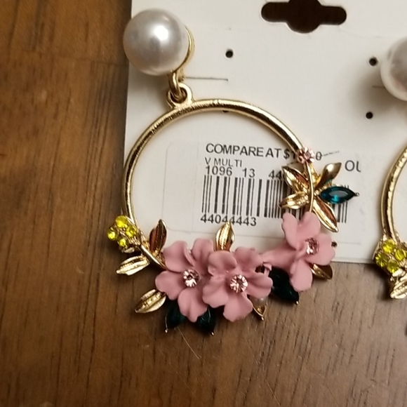 Beautiful floral earrings - Picture 5 of 6